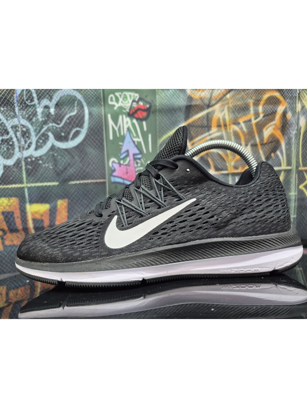 Nike Zoom Winflo 5 Black White Running Sneakers Women's Size 7.5W 6Y AA7414-001
